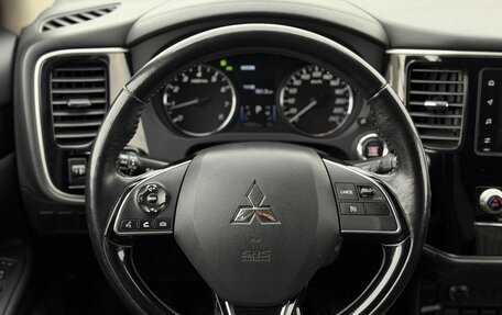 Mitsubishi Outlander III рестайлинг 3, 2020 год, 2 400 000 рублей, 16 фотография