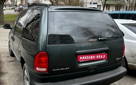 Chrysler Voyager III, 2000 год, 335 000 рублей, 2 фотография