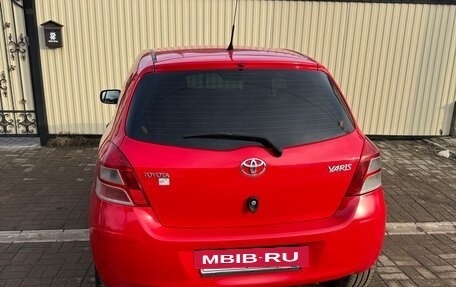 Toyota Yaris III рестайлинг, 2010 год, 600 000 рублей, 3 фотография