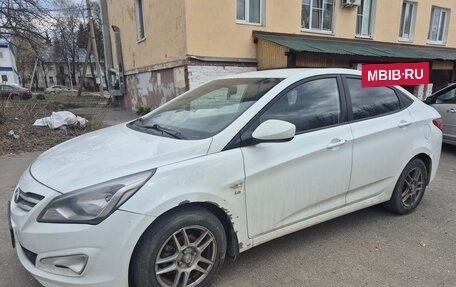 Hyundai Solaris II рестайлинг, 2015 год, 465 000 рублей, 2 фотография