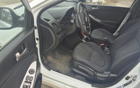 Hyundai Solaris II рестайлинг, 2015 год, 465 000 рублей, 11 фотография