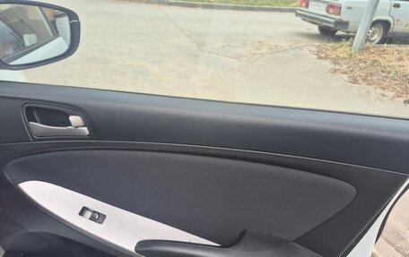 Hyundai Solaris II рестайлинг, 2015 год, 465 000 рублей, 14 фотография