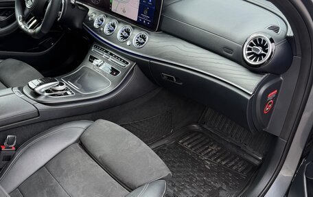 Mercedes-Benz E-Класс, 2018 год, 3 150 000 рублей, 4 фотография