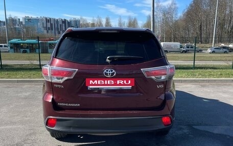 Toyota Highlander III, 2014 год, 2 399 000 рублей, 2 фотография