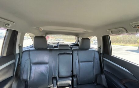 Toyota Highlander III, 2014 год, 2 399 000 рублей, 10 фотография