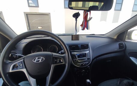 Hyundai Solaris II рестайлинг, 2015 год, 960 000 рублей, 12 фотография