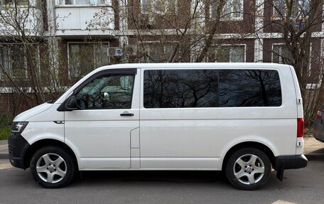 Volkswagen Transporter T6 рестайлинг, 2017 год, 3 600 000 рублей, 5 фотография