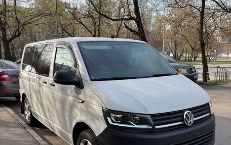 Volkswagen Transporter T6 рестайлинг, 2017 год, 3 600 000 рублей, 3 фотография