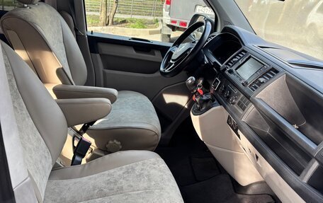 Volkswagen Transporter T6 рестайлинг, 2017 год, 3 600 000 рублей, 16 фотография