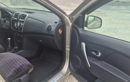 Renault Logan II, 2016 год, 800 000 рублей, 6 фотография