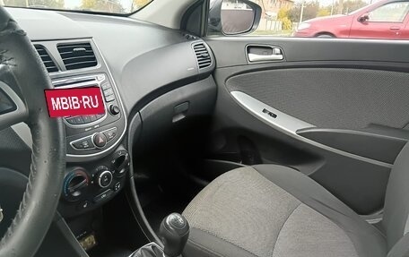 Hyundai Solaris II рестайлинг, 2013 год, 800 000 рублей, 6 фотография