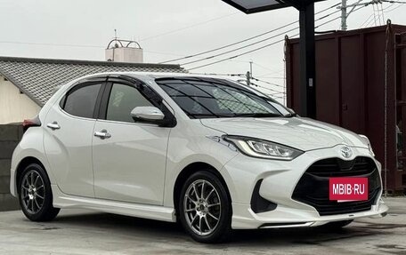 Toyota Yaris, 2022 год, 1 287 000 рублей, 2 фотография