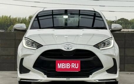 Toyota Yaris, 2022 год, 1 287 000 рублей, 3 фотография