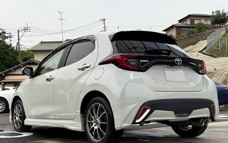 Toyota Yaris, 2022 год, 1 287 000 рублей, 11 фотография