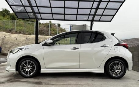 Toyota Yaris, 2022 год, 1 287 000 рублей, 13 фотография