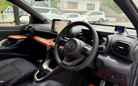 Toyota Yaris, 2022 год, 1 287 000 рублей, 16 фотография