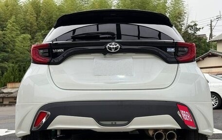 Toyota Yaris, 2022 год, 1 287 000 рублей, 10 фотография