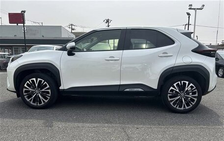 Toyota Yaris Cross, 2023 год, 1 597 000 рублей, 8 фотография