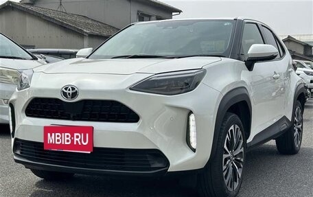 Toyota Yaris Cross, 2023 год, 1 597 000 рублей, 3 фотография