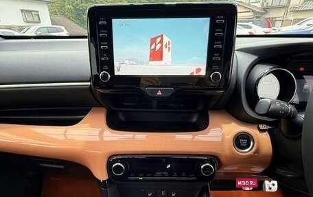 Toyota Yaris, 2022 год, 1 287 000 рублей, 18 фотография