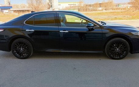 Toyota Camry, 2022 год, 3 200 000 рублей, 5 фотография