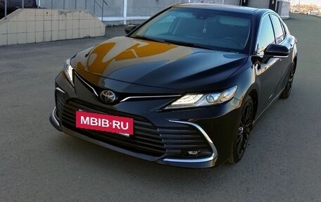 Toyota Camry, 2022 год, 3 200 000 рублей, 2 фотография