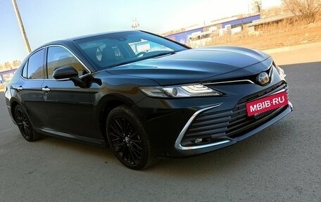 Toyota Camry, 2022 год, 3 200 000 рублей, 4 фотография