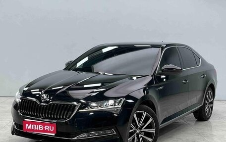 Skoda Superb III рестайлинг, 2025 год, 2 820 000 рублей, 1 фотография