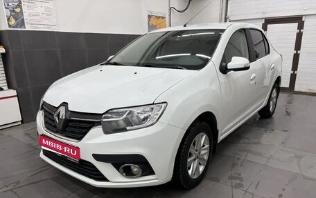 Renault Logan II, 2018 год, 950 000 рублей, 1 фотография