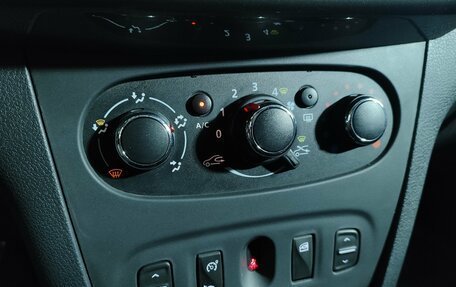 Renault Logan II, 2016 год, 685 000 рублей, 16 фотография