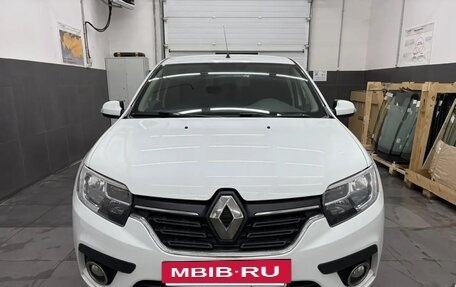 Renault Logan II, 2018 год, 950 000 рублей, 2 фотография