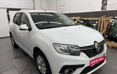 Renault Logan II, 2018 год, 950 000 рублей, 3 фотография