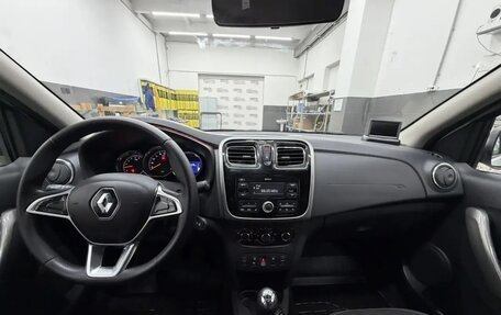 Renault Logan II, 2018 год, 950 000 рублей, 11 фотография