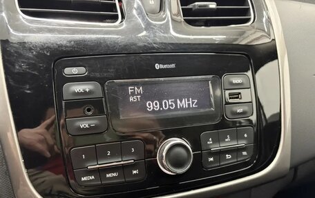 Renault Logan II, 2018 год, 950 000 рублей, 17 фотография