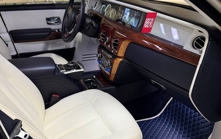 Rolls-Royce Phantom VIII, 2017 год, 42 000 000 рублей, 18 фотография
