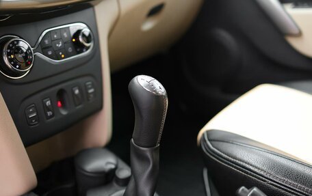 Renault Logan II, 2015 год, 999 000 рублей, 16 фотография