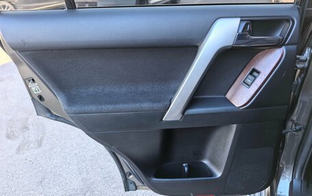 Toyota Land Cruiser Prado 150 рестайлинг 2, 2014 год, 3 100 000 рублей, 16 фотография