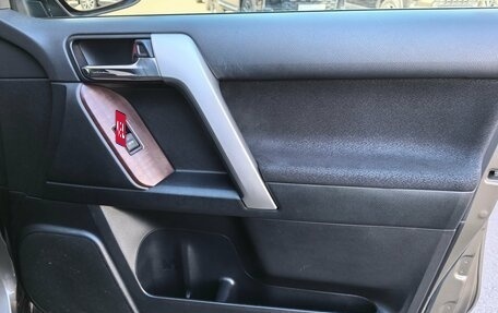 Toyota Land Cruiser Prado 150 рестайлинг 2, 2014 год, 3 100 000 рублей, 17 фотография