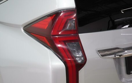 Mitsubishi Pajero Sport III рестайлинг, 2021 год, 4 570 000 рублей, 6 фотография