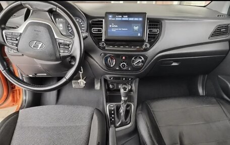 Hyundai Solaris II рестайлинг, 2021 год, 1 620 000 рублей, 7 фотография