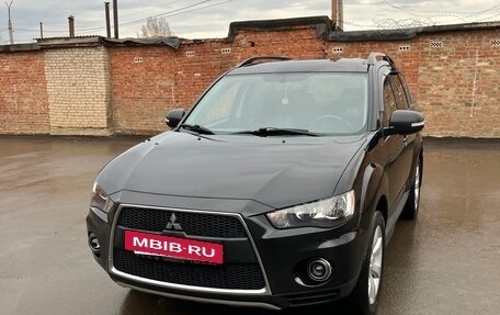 Mitsubishi Outlander III рестайлинг 3, 2011 год, 1 450 000 рублей, 2 фотография