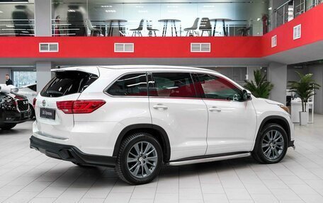 Toyota Highlander III, 2014 год, 2 490 000 рублей, 2 фотография