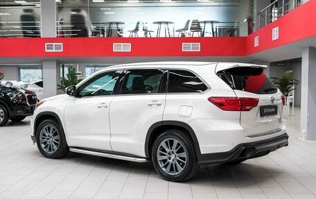 Toyota Highlander III, 2014 год, 2 490 000 рублей, 4 фотография