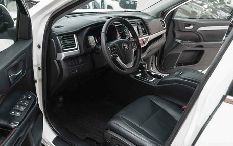 Toyota Highlander III, 2014 год, 2 490 000 рублей, 6 фотография