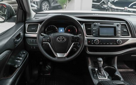 Toyota Highlander III, 2014 год, 2 490 000 рублей, 17 фотография