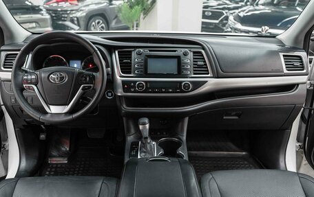 Toyota Highlander III, 2014 год, 2 490 000 рублей, 15 фотография