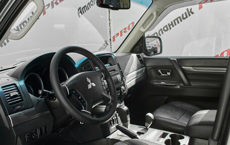 Mitsubishi Pajero IV, 2014 год, 2 150 000 рублей, 10 фотография