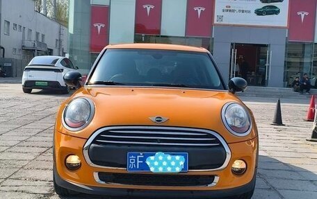 MINI Hatch, 2018 год, 1 560 000 рублей, 2 фотография