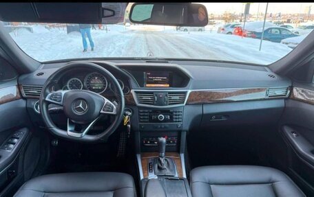 Mercedes-Benz E-Класс, 2011 год, 950 000 рублей, 4 фотография