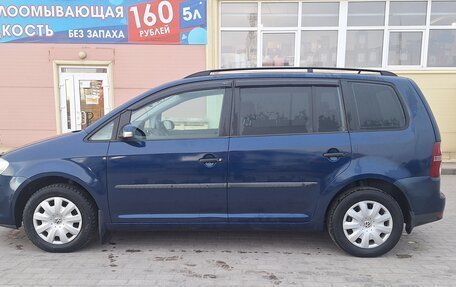 Volkswagen Touran III, 2009 год, 700 000 рублей, 2 фотография